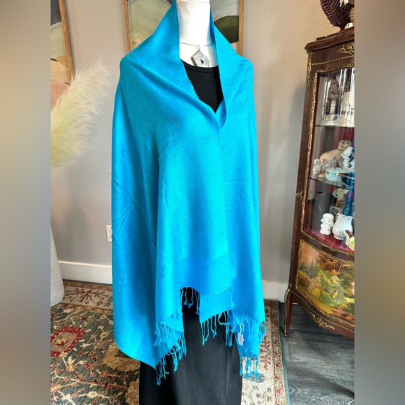 Artisan Nepal Blue Printed Pashmina Scarf - Picture 3 of 7